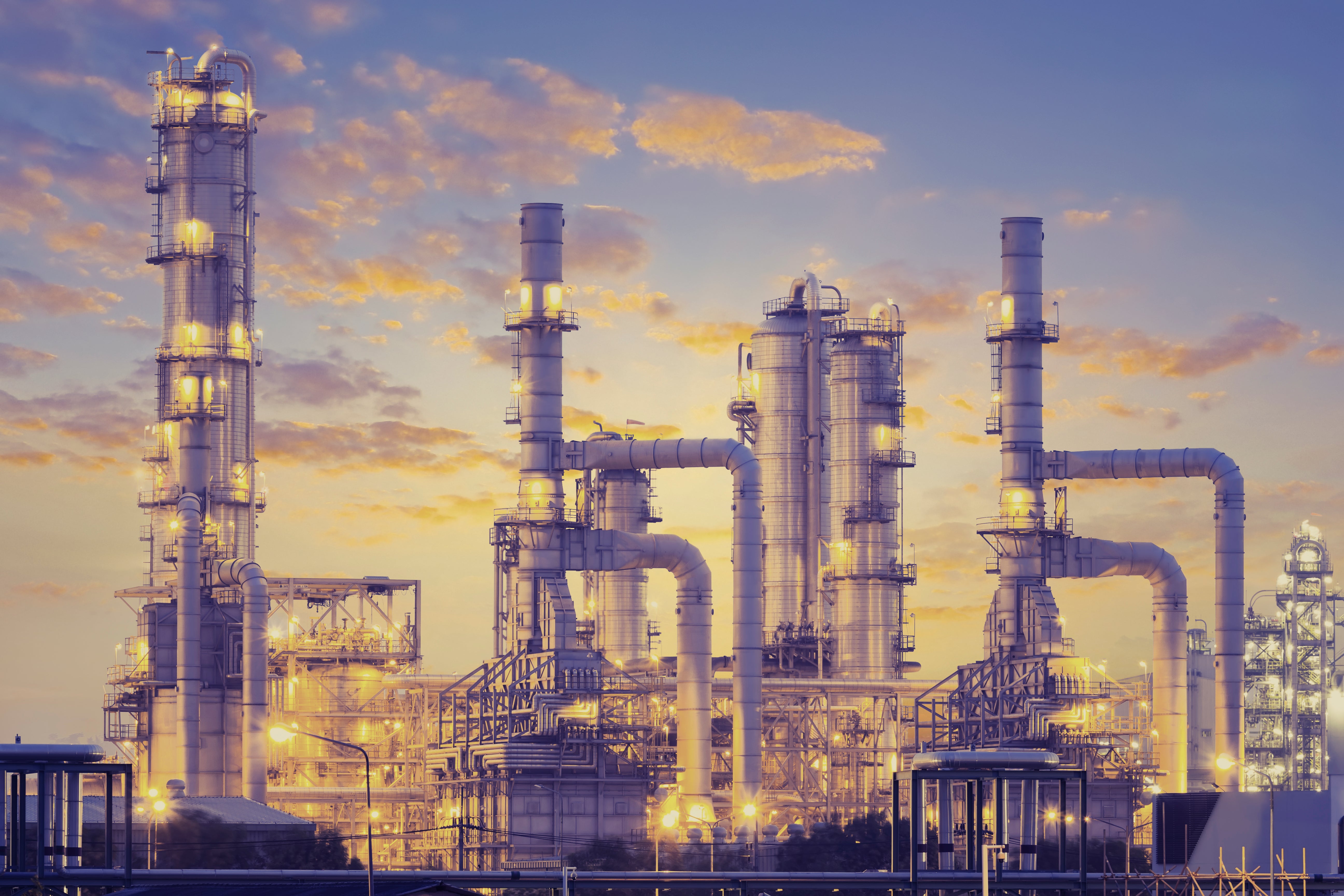 Picture of an oil refinery at dusk