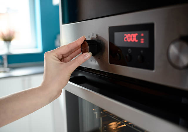 Setting a home oven’s temperature