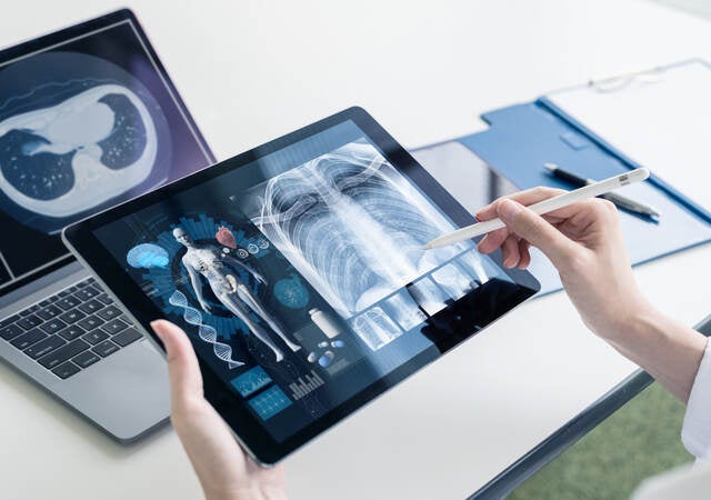 Medical technology description doctor using connected devices