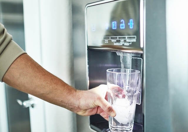 Filling a class with water from a refrigerator 