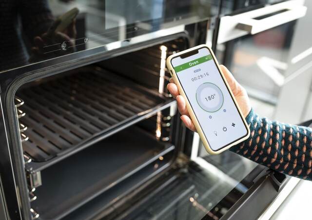 Controlling oven with phone