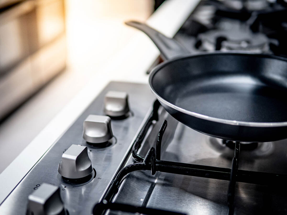 https://www.ul.com/sites/default/files/styles/hero_boxed_width/public/2023-02/GettyImages-1177214532-black-pans-on-a-gas-stove-HEADER-2400x1600.jpg?itok=JkYVGxXd