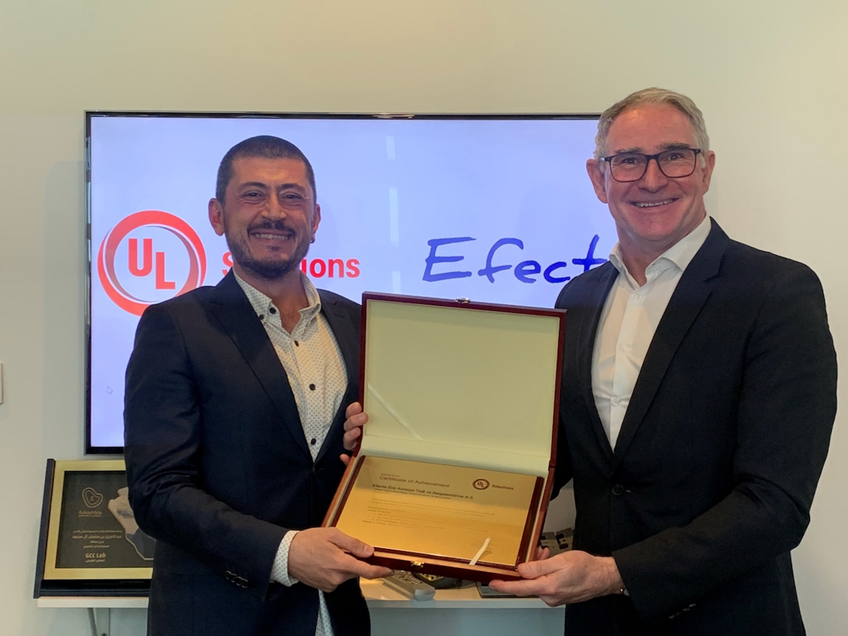 Patrick Abgrall (right), director and regional general manager of Built Environment, Europe, Middle East and Africa, at UL Solutions, presented a plaque to Ilker Ibik (left), CEO of Efectis Era Avrasya, in recognition of the Efectis Era Avrasya facility in Dilovasi, Turkey, participating in the UL Solutions Witnessed Test Data Program.